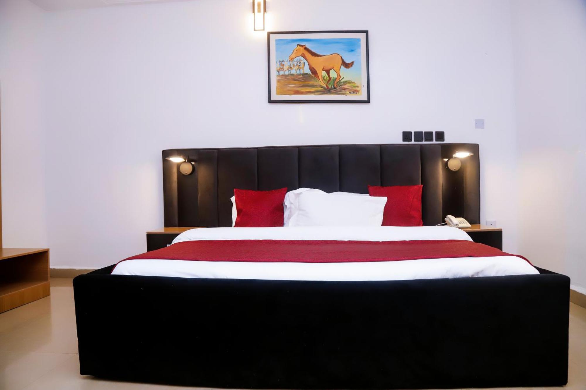 Western Dreams Hotel Abuja Exteriör bild