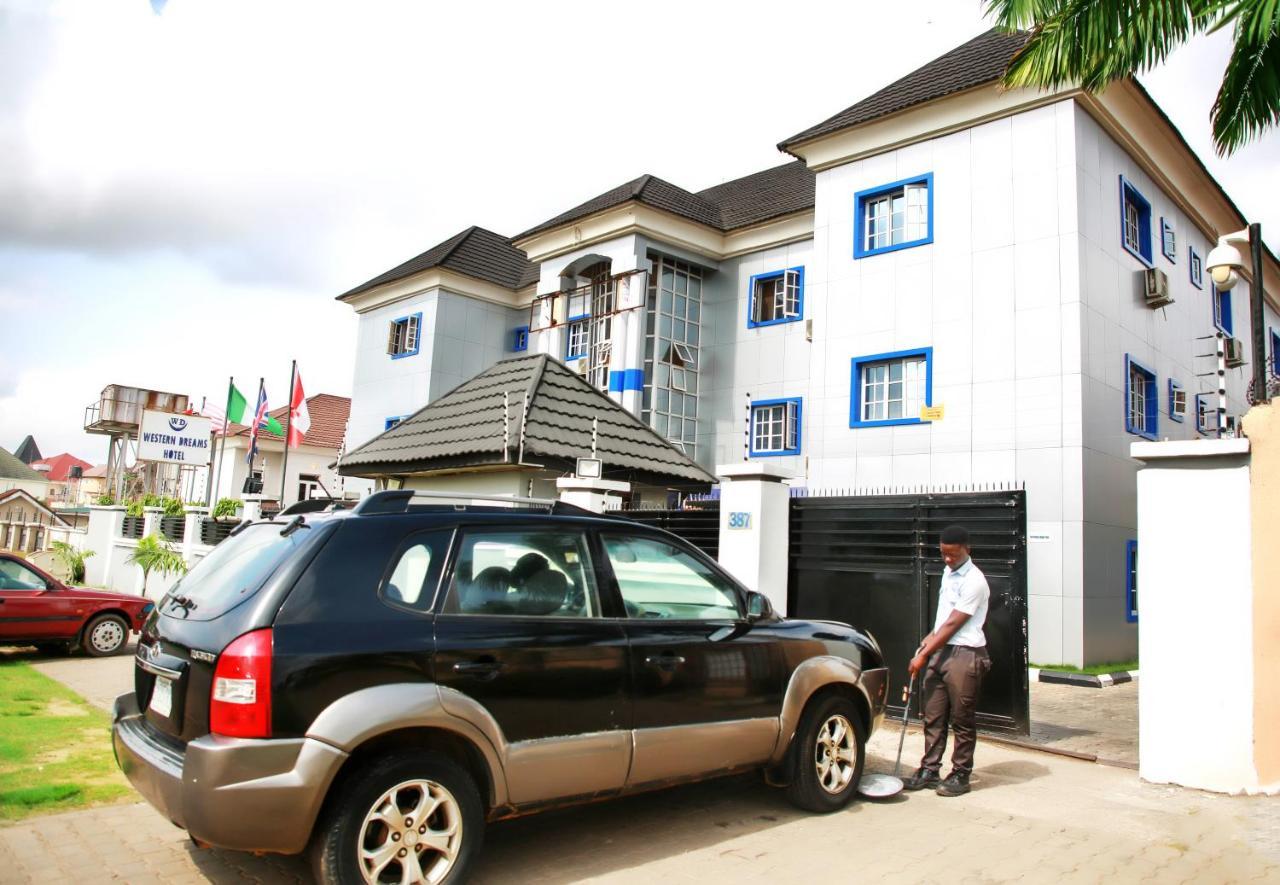 Western Dreams Hotel Abuja Exteriör bild