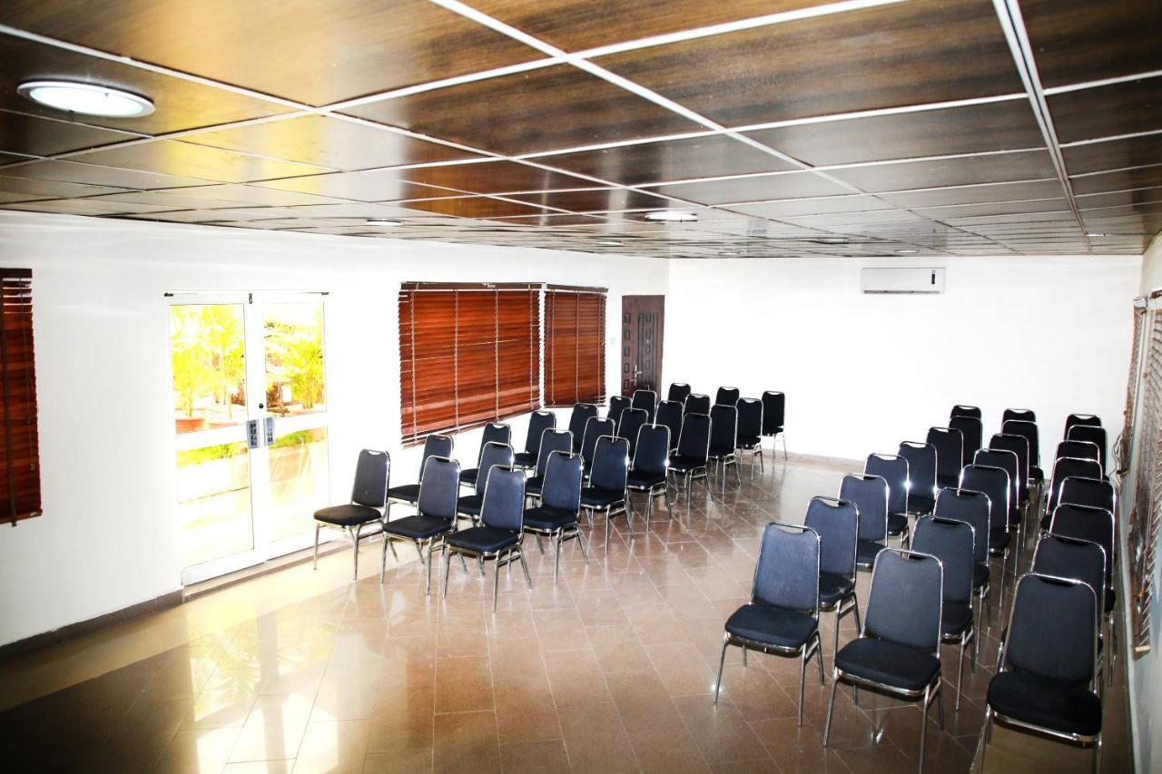 Western Dreams Hotel Abuja Exteriör bild